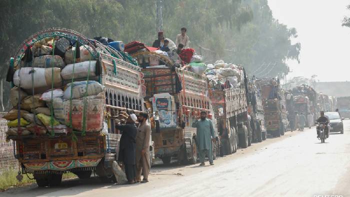 Pakistan: శరణార్థులను కూడా వదలడం లేదు.. ఆఫ్ఘన్లను దోచుకుంటున్న పాకిస్తాన్..