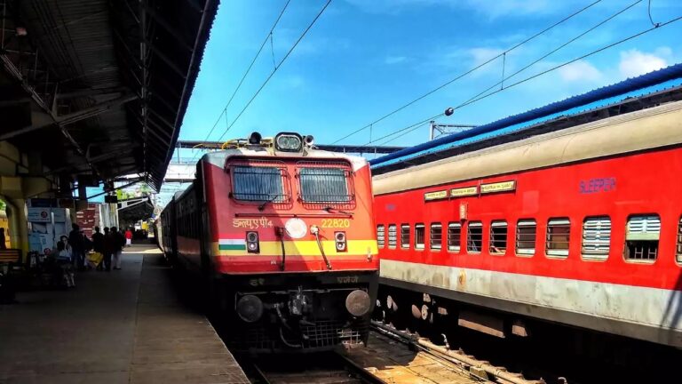 Indian Railway: రైలులో ప్రయాణిస్తున్నారా? ఈ రూల్స్  గురించి తప్పక తెలుసుకోవాలి..