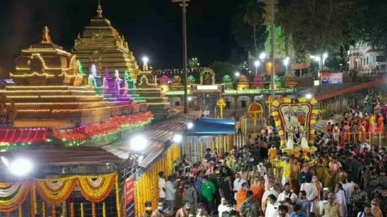 Srisailam: శ్రీశైలంకు పోటెత్తిన భక్తులు.. పెద్ద ఎత్తున కార్తిక దీపారాధనలు!