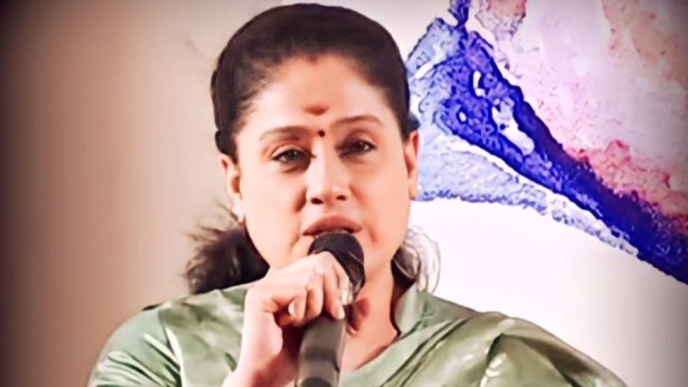 Vijayashanti: రాజకీయాల్లో ద్విపాత్రాభినయం సాధ్యపడదు.. ఏదైనా ఒక పార్టీకి మాత్రమే పని చేయగలం!