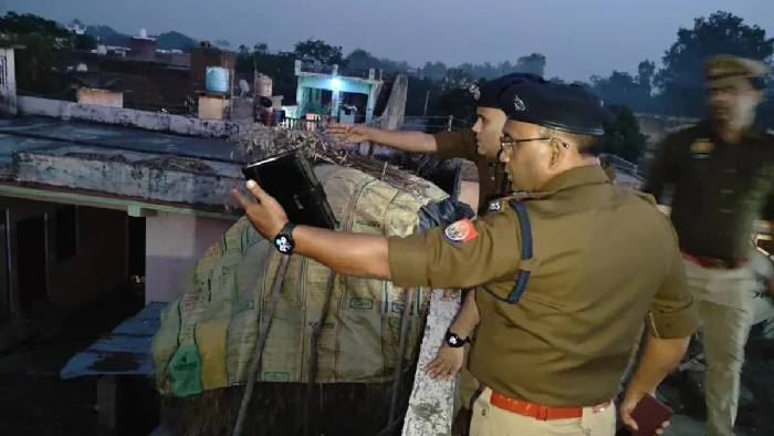 Uttar Pradesh: యూపీలో దొంగల దారుణం.. మహిళపై గ్యాంగ్ రేప్, సిగరెట్లతో కాలుస్తూ అఘాయిత్యం..