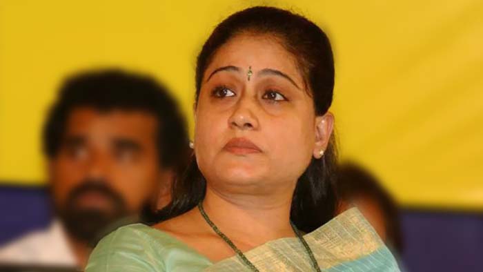 Vijayashanti : హీరోలనే కాదు.. హీరోయిన్లనూ గౌరవించండి : విజయశాంతి