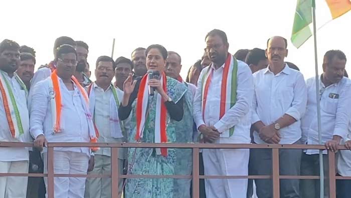 Vijayashanti: బీజేపీ మీటింగ్⁭లు అన్ని ఉత్తితి మీటింగ్⁬లే..