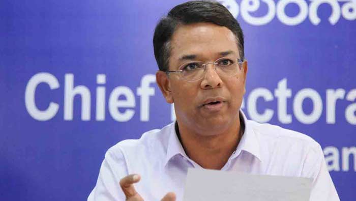 Telangana Elections: కవిత, రేవంత్ వ్యాఖ్యలపై కంప్లైంట్స్ వచ్చాయి