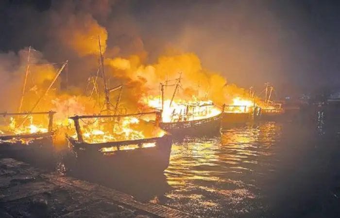 Vishaka: ఫిషింగ్ హార్బర్ లో ఘోర అగ్నిప్రమాదం.. భారీగా ఆస్తి నష్టం..