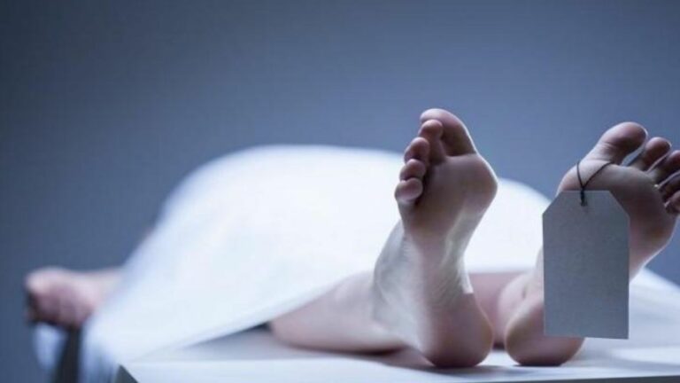 Mother Dead Body: ఏడాది కాలంగా.. తల్లి శవంతోనే జీవిస్తున్న ఇద్దరు అక్కాచెల్లెళ్లు!