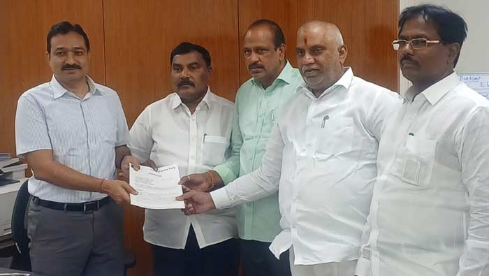 YCP vs TDP: హైదరాబాద్‌లో ఏపీ ఓటర్ల రిజిస్ట్రేషన్..! టీడీపీపై ఈసీకి వైసీపీ ఫిర్యాదు