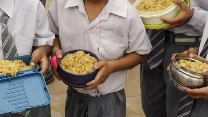 Food poisoning: ఫుడ్ పాయిజనింగ్.. 60 మంది విద్యార్థులకు అస్వస్థత..