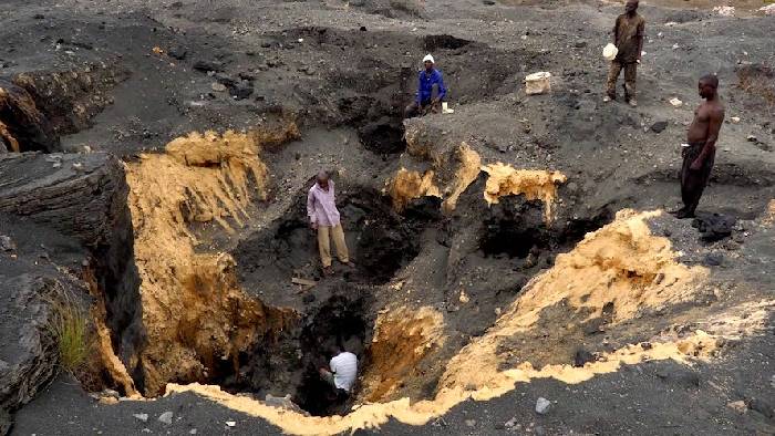 Mine Collapse: జాంబియాలో కుప్పకూలిన కాపర్ మైన్.. 30 కార్మికులు ట్రాప్..