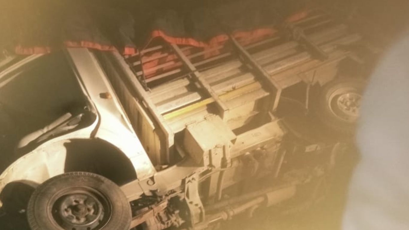 Road Accident: నల్గొండలో రోడ్డు ప్రమాదం.. నలుగురు అక్కడిక్కడే మృతి!