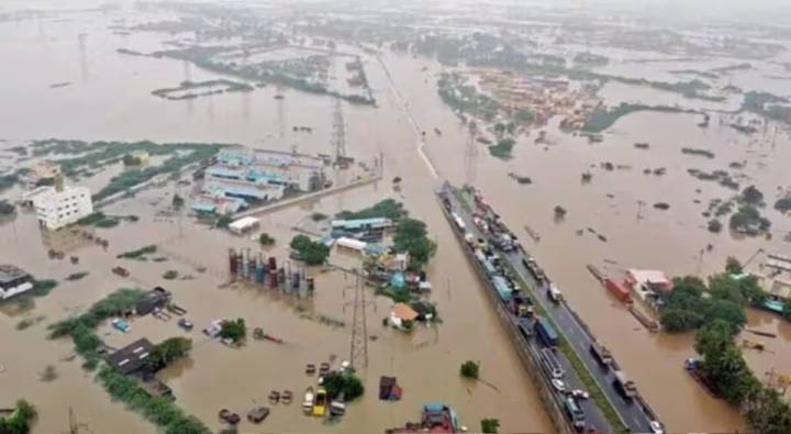 Tamilnadu: తమిళనాడులో భారీ వర్షాలు.. చిక్కుకుపోయిన 800 మంది.. స్కూల్స్, బ్యాంకులు బంద్
