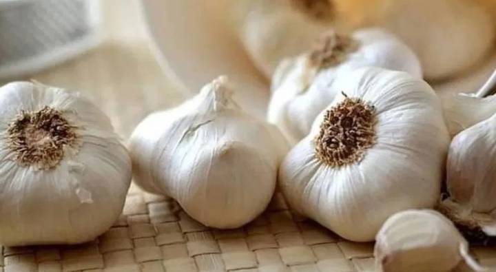 Chinese Garlic : చైనా వెల్లుల్లి ఆరోగ్యానికి హానికరం : అమెరికన్ సెనేటర్