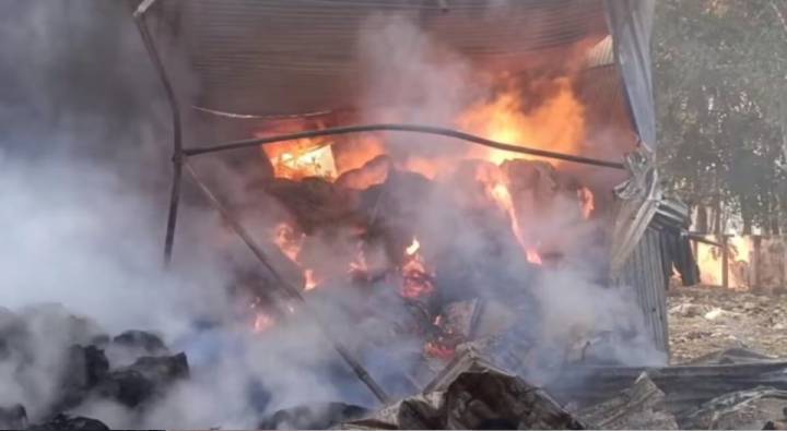 Fire Accident: వరి ధాన్యం కొనుగోలు వ్యాపారి దుకాణంలో మంటలు.. 50లక్షల నష్టం
