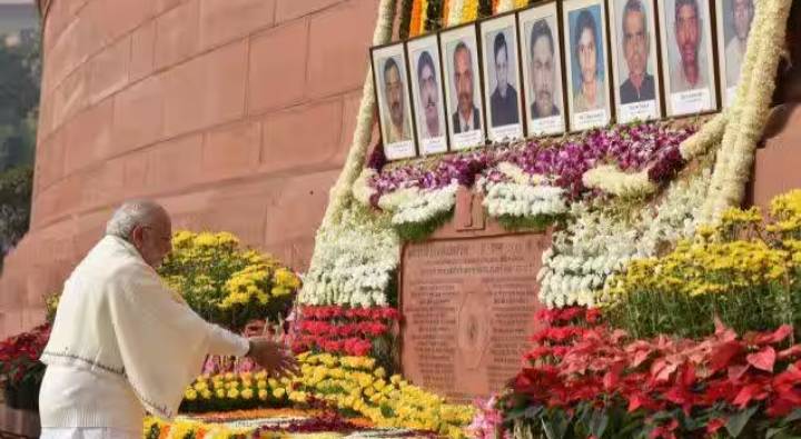 Parliament Attack Anniversary: పార్లమెంట్ పై దాడికి 22 ఏళ్లు.. అమర జవాన్లకు ప్రధాని మోడీ  నివాళులు