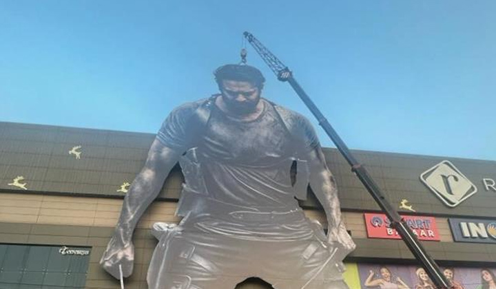 Salaar: దటీజ్ ప్రభాస్.. ముంబైలో 120 అడుగుల పొడవైన సలార్ కటౌట్‌