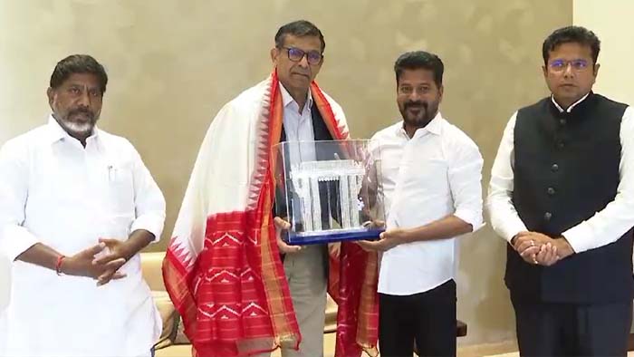 CM Revanth Reddy: మాజీ ఆర్బీఐ గవర్నర్ తో సీఎం రేవంత్ భేటీ.. ఆర్థిక పరిస్థితి పై చర్చ