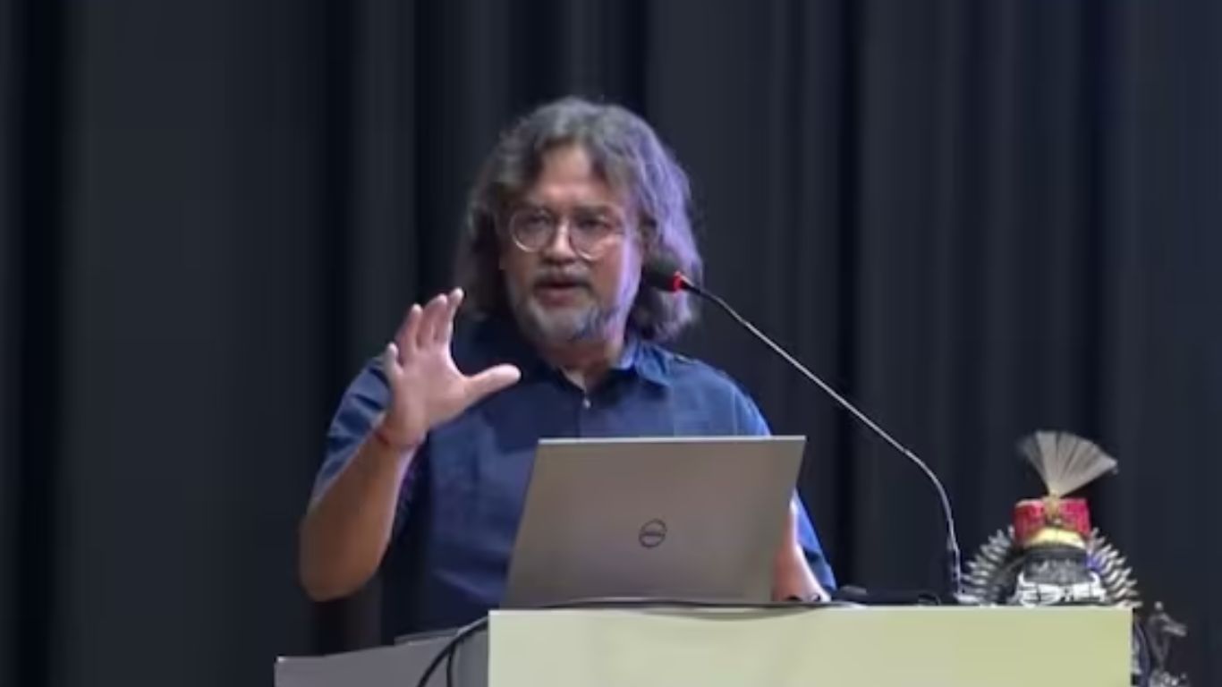 IIT Kanpur Professor: పూర్వ విద్యార్థుల సమావేశంలో ప్రసంగిస్తూ.. కన్నుమూసిన ఐఐటీ ప్రొఫెసర్‌!