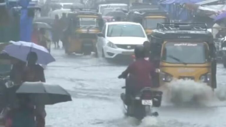 Tamil Nadu Rains: తమిళనాడులో భారీ వర్షాలు.. జలమయంగా మారిన రహదారులు!