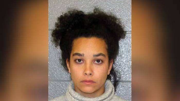 Teacher illicit affair: మహిళా టీచర్‌తో కొడుకు శృంగారం.. మొబైల్ ట్రాకింగ్ యాప్‌తో రెడ్ హ్యాండెట్‌గా పట్టుకున్న తల్లి..