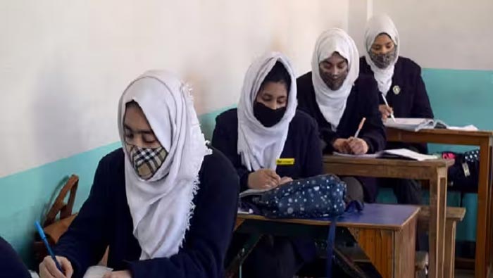 Bihar: తరగతి గదుల్లో హిజాబ్‌ వద్దన్నఉపాద్యాయులు.. చంపేస్తామని బెదిరించిన తల్లిదండ్రులు..