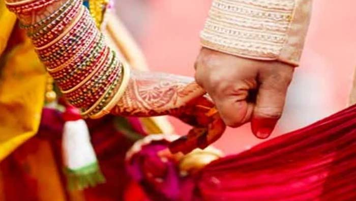 karnataka: వరుడికి షాక్ ఇచ్చిన వధువు.. చప్పట్లు కొట్టి మరీ పెళ్లి ఆపింది..