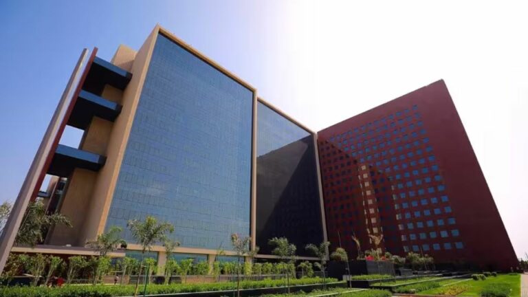 Surat Diamond Bourse: ప్రపంచంలోనే అతిపెద్ద కార్యాలయం ప్రారంభం.. ఒకే గొడుగు కిందకు డైమండ్ ట్రేడింగ్!