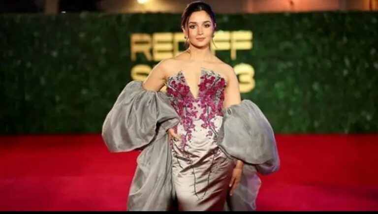 Alia Bhatt : రెడ్ సీ ఫిల్మ్ ఫెస్టివల్‌ లో స్టన్నింగ్ లుక్ లో ఆకట్టుకున్న అలియా భట్.. పిక్స్ వైరల్..