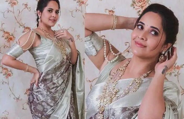 Anasuya : చీరలో క్యూట్ స్మైల్ తో ఆకట్టుకుంటున్న అనసూయ.. ఎంత అందంగా ఉందో?