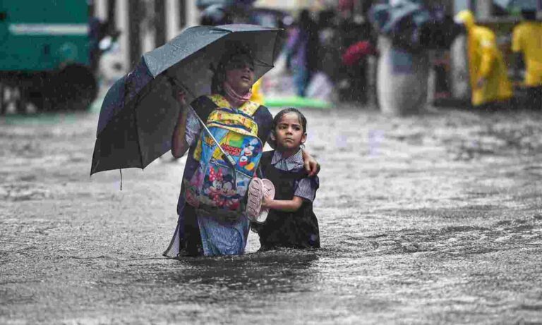 Ap Rains : విద్యార్థులకు అలెర్ట్.. ఈరోజు స్కూల్స్ బంద్..!