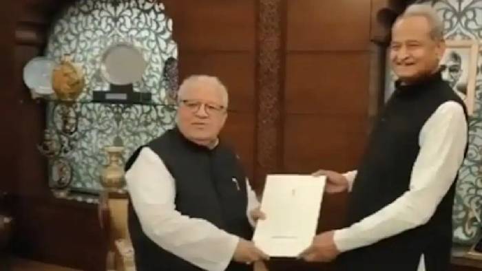 Ashok Gehlot: సీఎం పదవికి అశోక్ గెహ్లాట్ రాజీనామా..