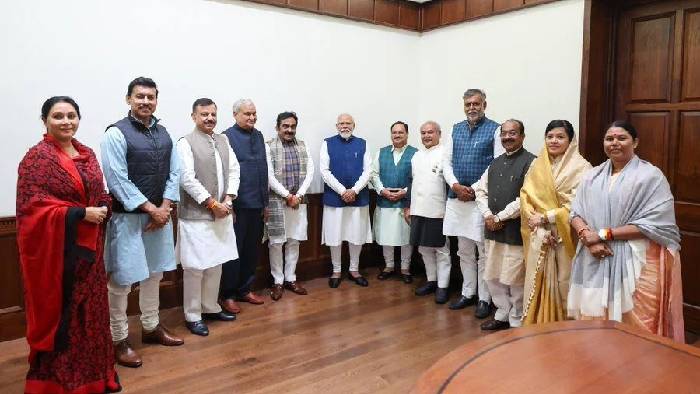 BJP: ప్రధాని నివాసంలో సీఎంల ఎంపికపై కీలక సమావేశం.. రాజీనామా చేసిన ఎంపీలు హాజరు..