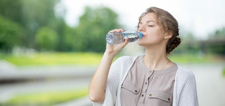 Health Tips: ఉదయం లేవగానే నీళ్లు తాగుతున్నారా? ఏం జరుగుతుందో తెలుసా?