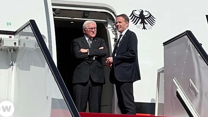 Qatar: జర్మనీ అధ్యక్షుడికి అవమానం.. అరగంట వరకు విమానం డోర్ వద్దే పడిగాపులు