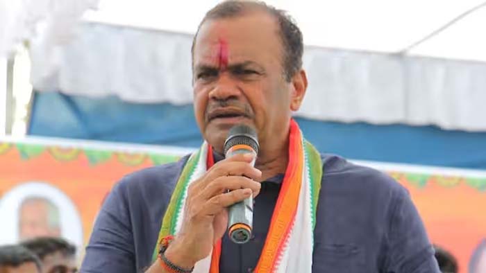 Komatireddy Venkat Reddy : కిషన్‌ రెడ్డి సొంత రాష్ట్రానికి 200 కోట్లు తెచ్చుకోలేక పోయాడు
