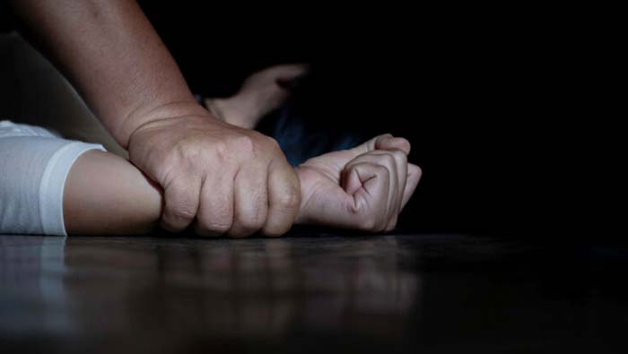 Mumbai: ఛీఛీ నీచుడు.. డబ్బుల కోసం కట్టుకున్న భార్యనే.. స్నేహితులతో కలిసి..