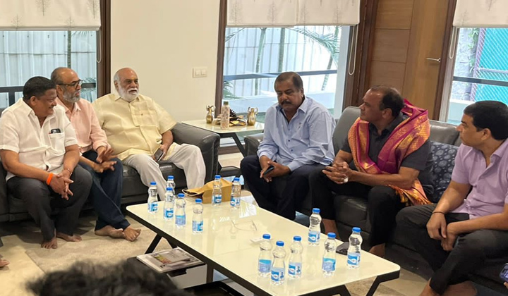 Tollywood : మంత్రి కోమటిరెడ్డి వెంకట్ రెడ్డిని క‌లిసిన సినీ పెద్దలు