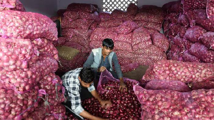Onions : 24గంటల్లోనే మార్కెట్లో రూ.150తగ్గిన ఉల్లి ధర