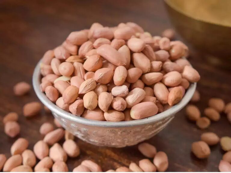 Health Tips : చలికాలంలో ఎక్కువగా పల్లీలను తింటున్నారా? అయితే ఇది మీకోసమే..