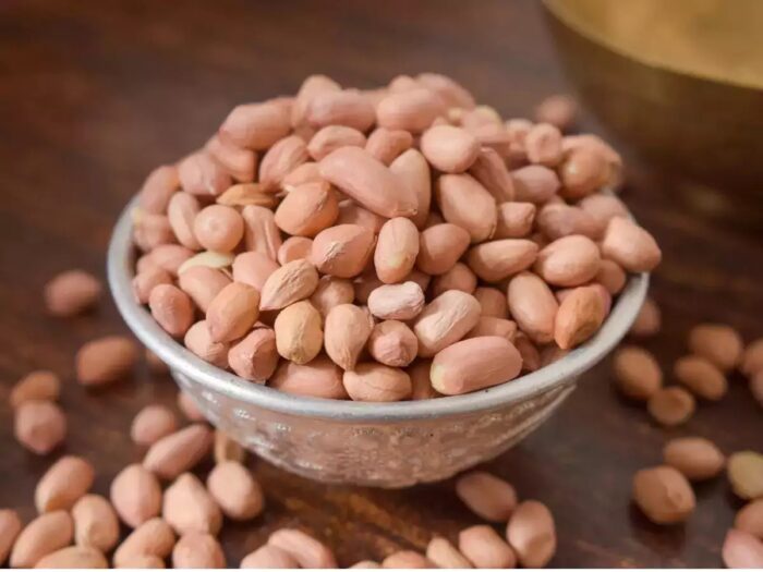 Health Tips : చలికాలంలో ఎక్కువగా పల్లీలను తింటున్నారా? అయితే ఇది మీకోసమే..