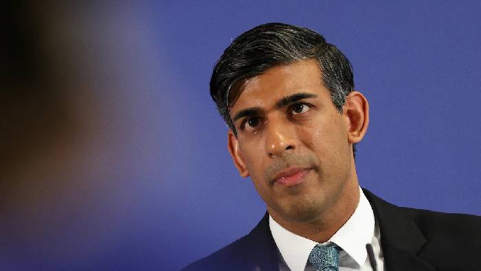Rishi Sunak: 16 ఏళ్లలోపు పిల్లలకు సోషల్ మీడియా బ్యాన్.. పరిశీలిస్తున్న యూకే ప్రభుత్వం….