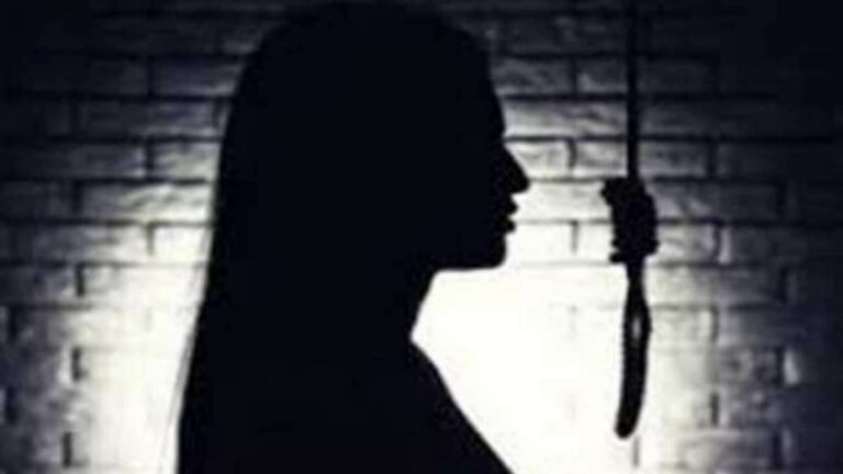 Hyderabad : భార్య ఆత్మహత్య చేసుకుంటుంటే వీడియో తీసిన భర్త..