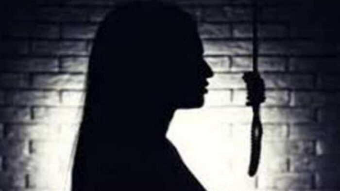 Hyderabad : భార్య ఆత్మహత్య చేసుకుంటుంటే వీడియో తీసిన భర్త..