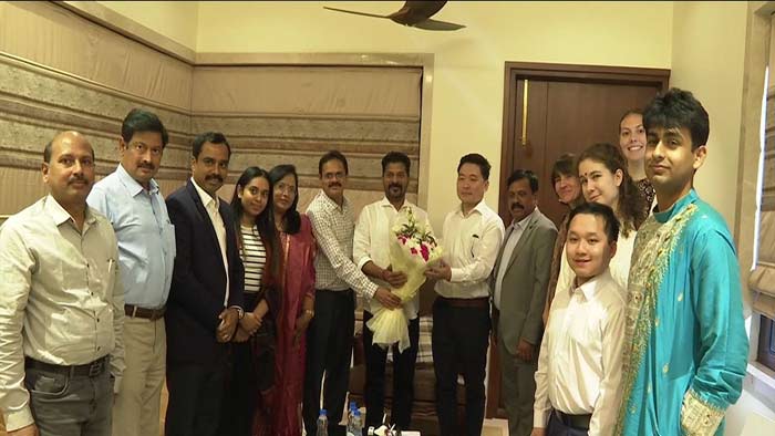 CM Revanth: సీఎం రేవంత్ ను కలిసిన హార్వర్డ్ యూనివర్సిటీ అధ్యాపకుల బృందం..