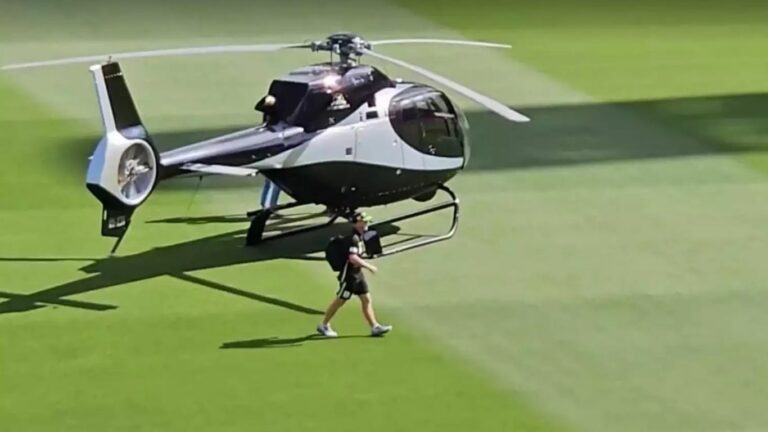 David Warner in Helicopter: హాలీవుడ్ తరహా ఎంట్రీ.. మ్యాచ్ కోసం హెలికాప్టర్‌లో మైదానంలో దిగిన వార్నర్‌!