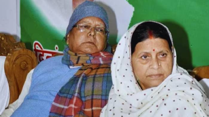 Land for jobs scam: ల్యాండ్ ఫర్ జాబ్ స్కామ్‌లో లాలూ, రబ్రీదేవికి ఢిల్లీ కోర్టు సమన్లు..