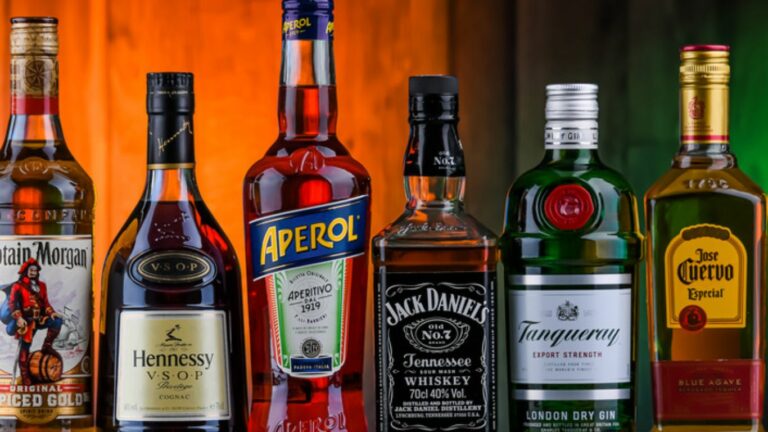 కారులో అక్రమ మద్యం తరలిస్తూ పట్టుబడిన ఏఎస్సై.. 36 ఫుల్ బాటిల్‌లను స్వాధీనం చేసుకున్న పోలీసులు!