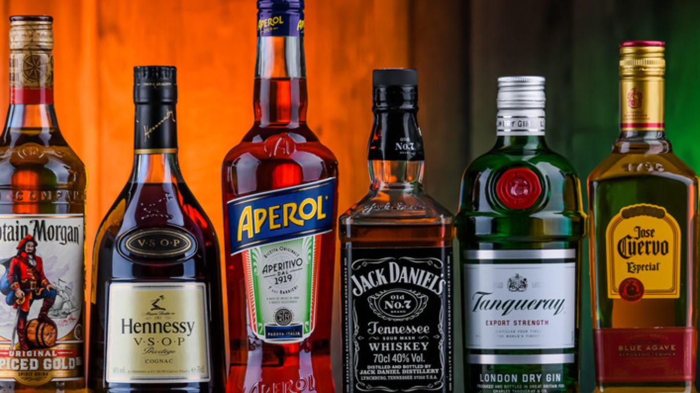 కారులో అక్రమ మద్యం తరలిస్తూ పట్టుబడిన ఏఎస్సై.. 36 ఫుల్ బాటిల్‌లను స్వాధీనం చేసుకున్న పోలీసులు!