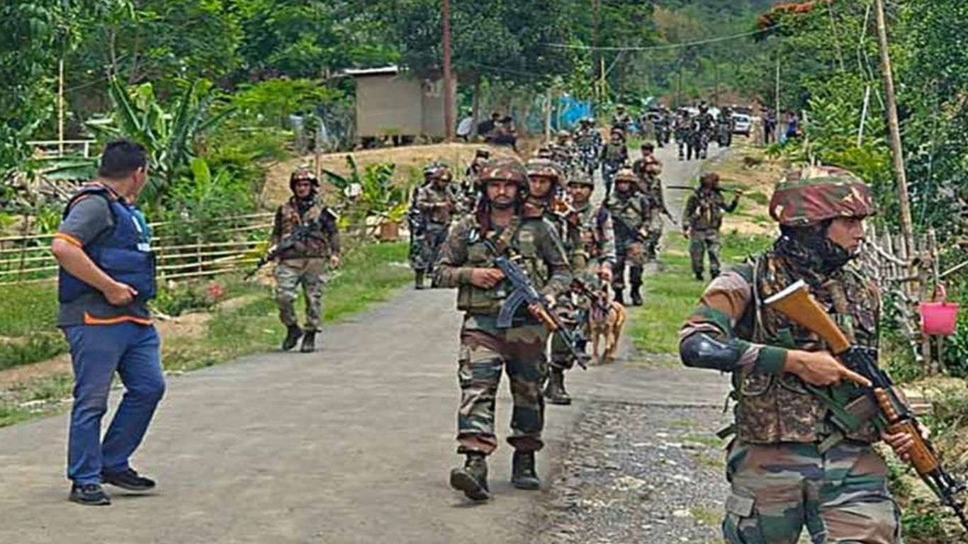 Manipur Violence: మణిపూర్‌లో మరోసారి కాల్పులు.. నలుగురు వ్యక్తులు అదృశ్యం!