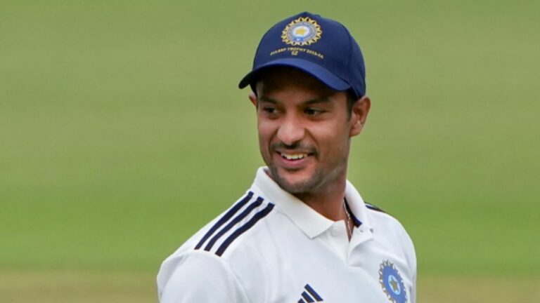 Mayank Agarwal: విమానంలో తీవ్ర అస్వస్థత.. పోలీసులకు ఫిర్యాదు చేసిన మయాంక్ అగర్వాల్!