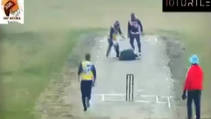 Heart Attack: క్రికెట్ ఆడుతూ కుప్పకూలిన ఇంజనీర్.. గుండెపోటుతో మృతి